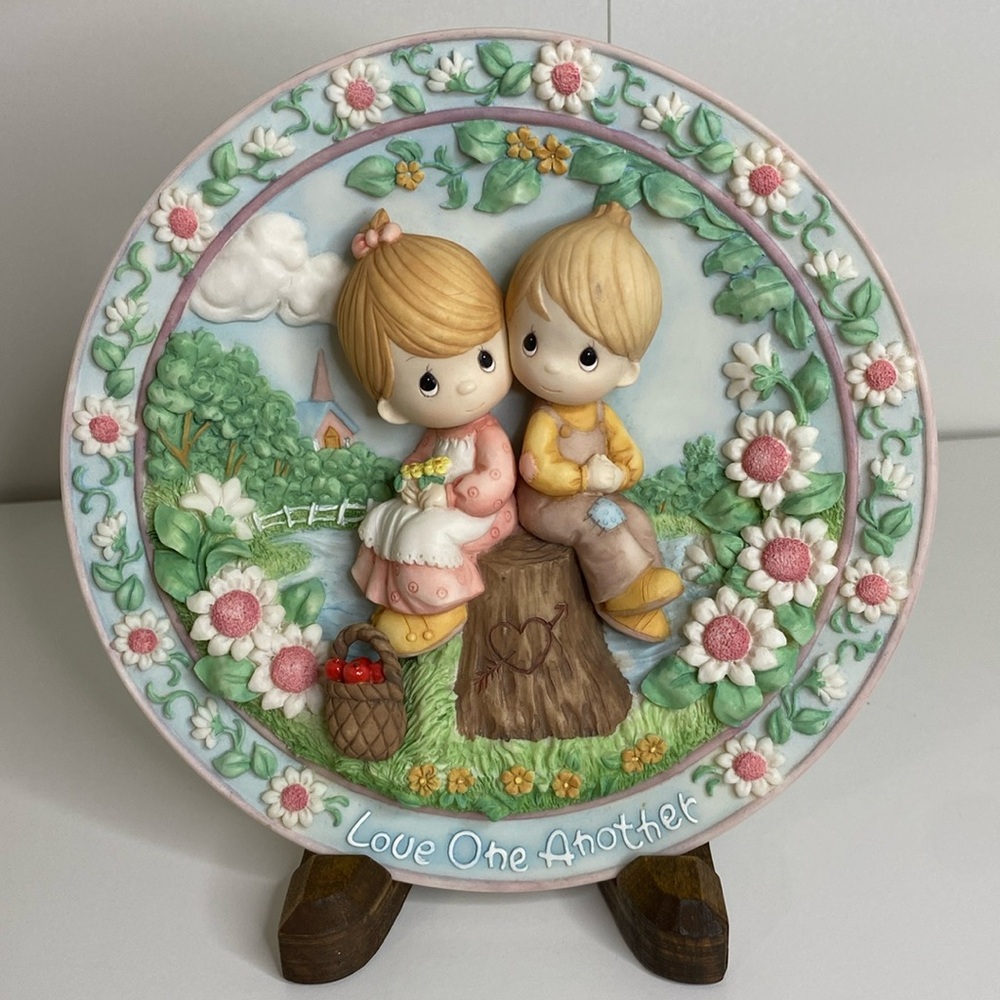 Precious Moments 🩷Sculpted Decorative Plate🩵 Love One Another 1996 Sam Butcher